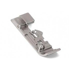 Juostos įsiuvimo pėdelė overlokui